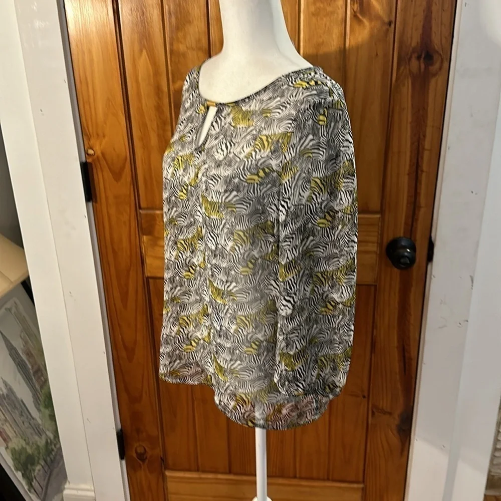 Banana Republic Factory zebra print shirt size Medium - Picture 2 of 6